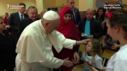 Pope Francis Meets Refugees, Catholics in Bulgaria