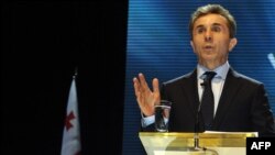 После сдачи паспорта в посольстве Франции в Тбилиси бизнесмен сделал публичное заявление о намерении обратиться к президенту Саакашвили с просьбой о предоставлении ему гражданства Грузии