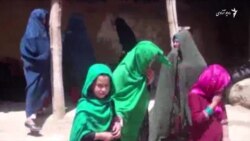 پیره زنی که تازه از قید شورشیان از میرزا اولنگ سرپل فرار کرده‌است