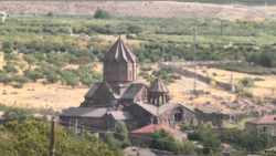 Տեր Արամ քահանան, ըստ Հովհանավանքի մյուս հոգևորականի, ոստիկաններ է կանչել ու «սպառնացել իրեն վռնդել» 