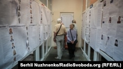 Харчі продавали поруч із виборчою дільницею