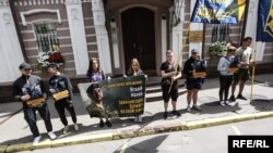 «Національний корпус» вимагає звільнення військового Віталія Марківа біля посольства Італії. Київ, 4 липня 2017 року