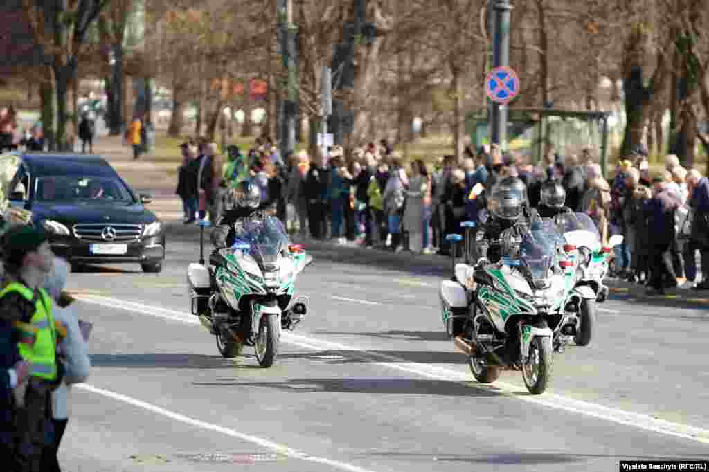 У Вільні разьвітваюцца з амэрыканскімі вайскоўцамі, якія загінулі на палігоне ў Падбродзьдзі. 3 красавіка 2025 году