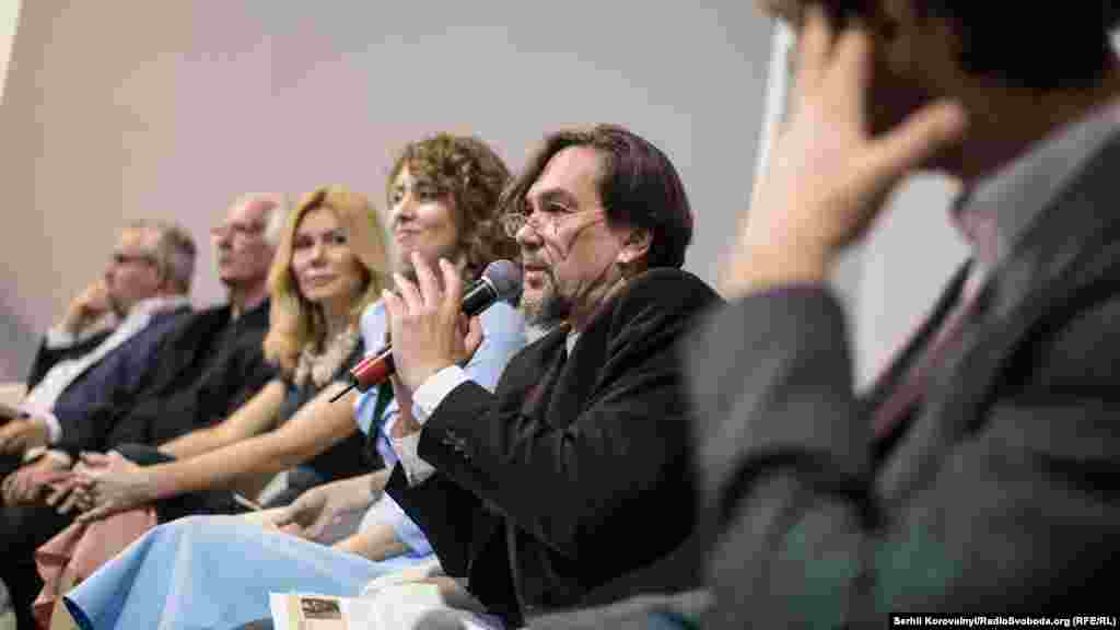 Український письменник Юрій Андрухович під час прес-конференції. Чимало письменників та літературних діячів щороку приймають участь у програмі фестивалю