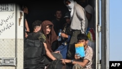 2025 йил 27 июнь куни Эрондан депортация қилинган афғон қочқинлари Афғонистон ва Эрон ўртасидаги Исломқалъа чегара пунктига етиб келмоқда.