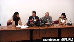 Վենետիկի հանձնաժողովի անդամները հանդիպում են լրագրողներին, Երևան, 25-ը օգոստոսի, 2015թ. 