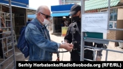 На входе в Центральный рынок Славянска