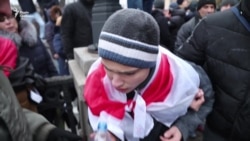 Сутички під Жовтневим тривають. Поліція застосовує сльозогінний газ (відео)