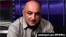Председатель Ереванского пресс-клуба Борис Навасардян в студии «Азатутюн ТВ» (архив)