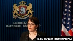 Министр обороны Грузии Тинатин Хидашели издала приказ об упразднении военного призыва в грузинскую армию, чем вызвала негативную реакцию представителей власти и парламентского большинства