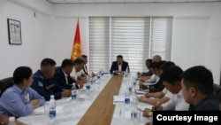 Камчыбек Ташиев жергиликтүү бийлик өкүлдөрү менен жыйында. 21-июнь, 2025.