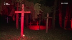 Акція пам'яті «Ніч розстріляних поетів» пройшла в Куропатах під Мінськом – відео