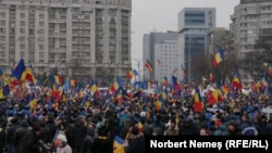 Zeci de mii de protestatari la mitingul împotriva guvernului condus de Marcel Ciolacu