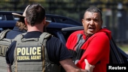 АКШнын Чикаго шаарындагы мыйзамсыз мигранттарга каршы рейд. 9-сентябрь, 2025-жыл.