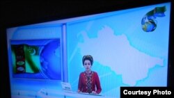 Түркмөн мамлекеттик телеканалдары коррупцияга шек саналып кармалган, күнөөсүн мойнуна алып, ыйлап кечирим сураган аткаминерлер тууралуу маал-маалы менен көрсөтүп турат.