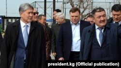 Алмазбек Атамбаев (слева) и Албек Ибраимов (справа).