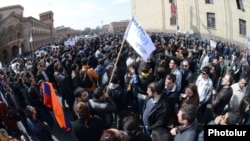 «Դեմ եմ» շարժման բողոքի ակցիան ֆինանսների նախարարության մոտ