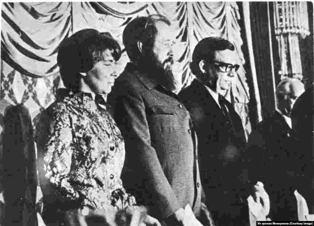 Александр Солженицын с женой Натальей Солженицыной на открытии Конгресса американских профсоюзов