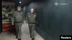 Vladimir Putin "Qərb" qoşun qruplaşmasının komanda məntəqəsinə gəlib