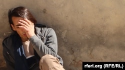یکی از معتادان مواد مخدر در کابل 