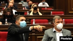 «Բարգավաճ Հայաստան» խմբակցությունը ԱԺ նիստի ժամանակ, արխիվ