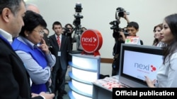 Президент Роза Отунбаева Маалымат технологияларынын биринчи форумунда, 26-ноябрь.