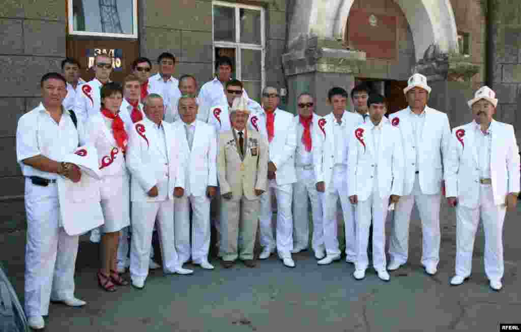 Олимпийскому чемпиону - 60 лет #5