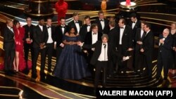 Ամերիկացի ռեժիսոր Փիթեր Ֆարելլին ստանում է մրցանակը, 24 փետրվարի, 2019թ. 