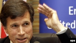 АКШ Мамкатчысынын Борбордук жана Түштүк Азия боюнча жардамчысы Роберт Блэйк. 