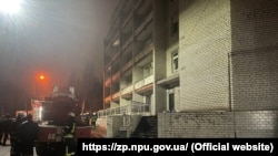 За даними поліції, займання виникло в одній із палат-боксів реанімаційного відділення, де проходять лікування хворі на гостру респіраторну хворобу COVID-19