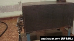 Ýaşaýjylar gaz peçleri bilen jaýlaryny ýyladýarlar.