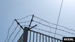 Жияннинг ўжарлиги боис Ўзбекистон "Бомбейи", деган ном чиқарган Деновнинг собиқ ҳокими келаси саккиз йил давомида қуёшни пажара ортидан кўрадиган бўлди.