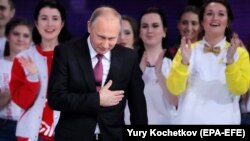 ՌԴ նախագահ և նախագահի թեկնածու Վլադիմիր Պուտինն իր երախտագիտությունն է հայտնում աջակիցներին, Մոսկվա, 6-ը դեկտեմբերի, 2017 թ․ 