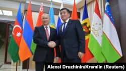 Ռուսաստանի նախագահ Վլադիմիր Պուտինն ու Ղրղըզստանի նախագահ Սոորոնբայ Ժեենբեկովը Մոսկվայում, արխիվ