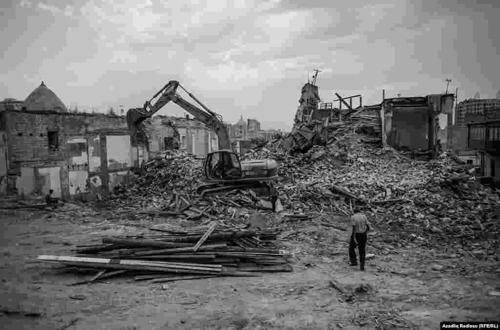 2014-2016-cı illərdə ərazidə aparılan söküntü işləri ilə əlaqədər Sovetskidə yerləşən xeyli sayda yaşayış evi söküldü.  