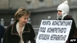 Мгновенное одобрение Госдумой поправок, увеличивающих срок президентского правления, шокировало россиян