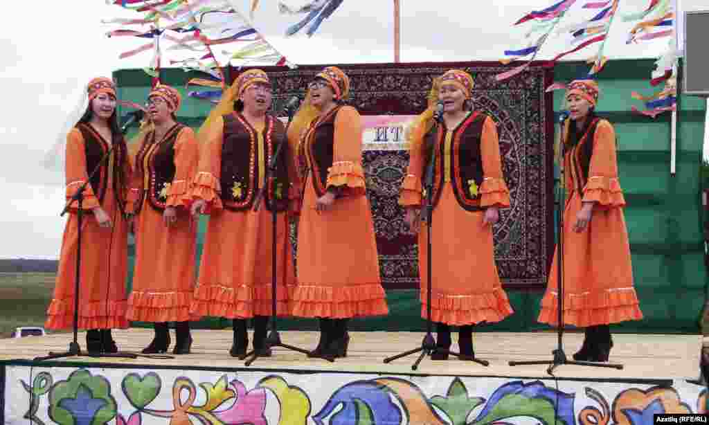 Ашеван авылының &ldquo;Аккош&rdquo; ансамбле 