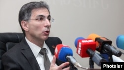 Armenia - Economy Minister Tigran Davtian at a press conference in Yerevan, 23Jul2012.