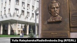 Меморіальна дошка Олександрові Полю у Дніпропетровську