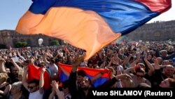 Հայաստան - Ապրիլի 25-ի հանրահավաքը Երևանի Հանրապետության հրապարակում