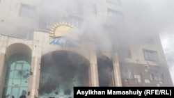 Алматыдагы “Нур-Отан” партиясынын кеңсеси. 5-январь, 2022-жыл.