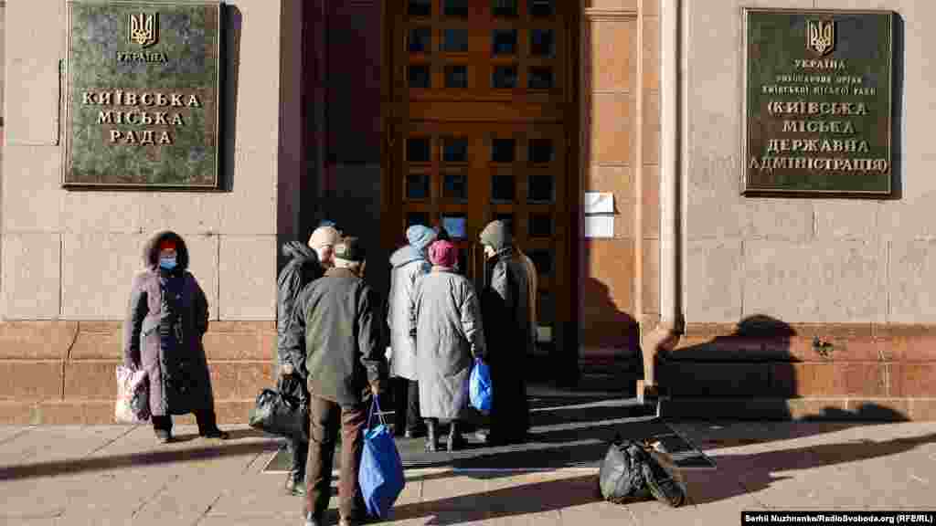 67 відсотків українців&nbsp;вважають себе бідними. Про це йдеться у даних звіту &laquo;Самооцінка домогосподарств рівня своїх доходів за 2020 рік&raquo;, який Держстат оприлюднив 6 серпня 2021 року