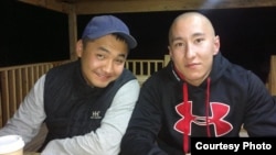Маркум Азиз Мусаев менен анын досу Сейтек Толтоев.
