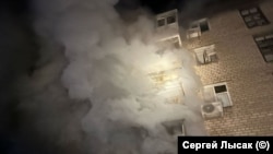 Пошкоджена через російський обстріл багатоповерхівка в Марганці, 17 лютого 2025 року