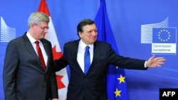 Премьер-министр Канады Стивен Харпер и глава Еврокомиссии Жозе Мануэл Баррозу