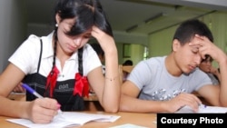 Балдарын кытай тили боюнча кошумча дарстарга берген ата-энелер да көбөйгөнү айтылууда