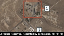 2024-ի սեպտեմբերի 2-ին արված արբանյակային պատկերում երևում են Սայդնայա բանտի երկու հիմնական կառույցները: Բանտարկյալները հիմնականում պահվում էին մեծ շենքում։