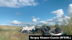 Мусор на территории 202-го куста Приобского месторождения.