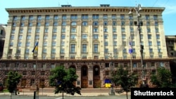 Комунальне підприємство «Інформатика», яке підпорядковується КМДА, незаконно провело закупівлю без тендеру в межах боротьби з COVID-19