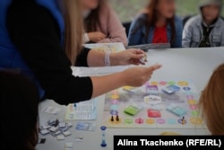 Люди грають у гру про Мелітополь